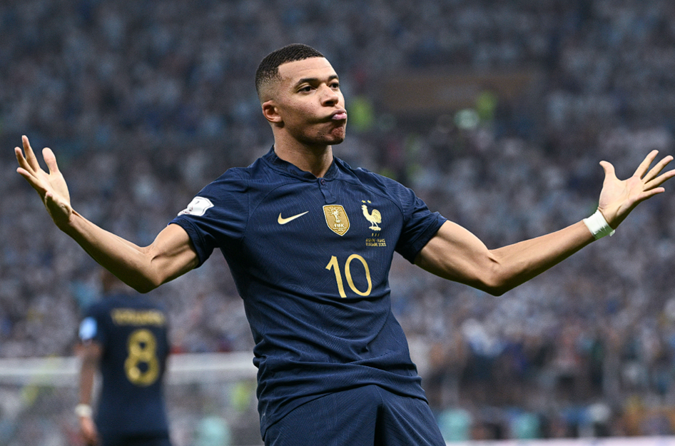 巴黎欧冠淘汰赛惊险晋级，姆巴佩转会后两队命运迥异