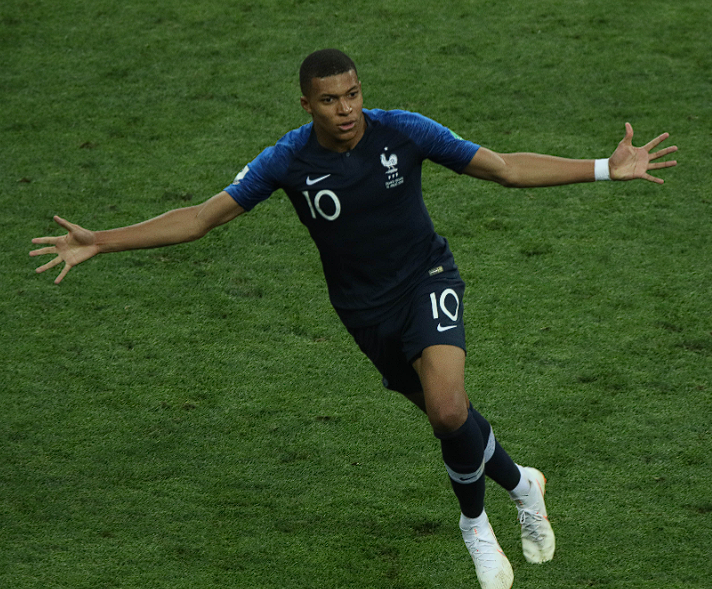 <a href='/news/tag/286.html' style='color: blue;'>皇马</a>与姆巴佩团队就复出时间存分歧，<a href='/news/tag/557.html' style='color: blue;'>世界杯</a>前景成关键考量